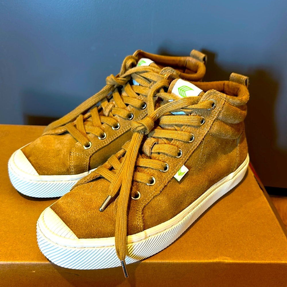 Cariuma Tan High-Top Sneakers